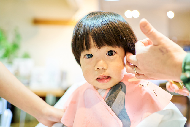 小さな子　美容室