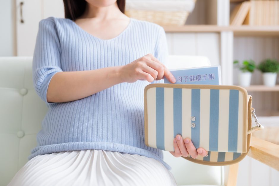 妊婦と母子手帳