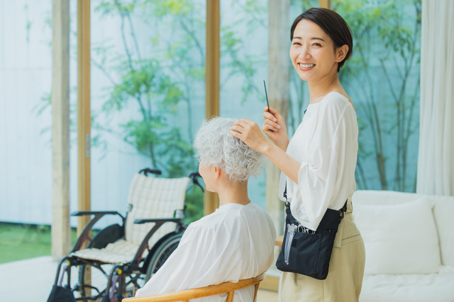 介護 美容 師 に なるには