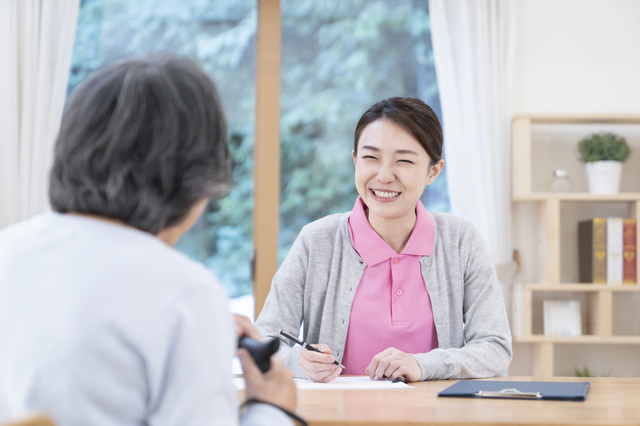 認知症ケアにもなる福祉ネイル｜メリットやユマニチュードも解説