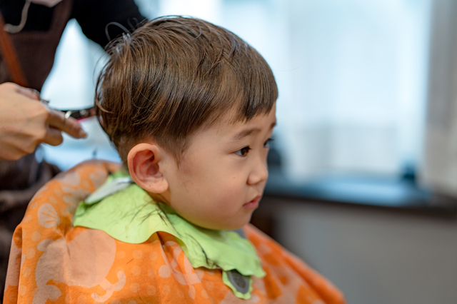 自宅でできる子どもの簡単なヘアカット方法！切り方のコツを紹介