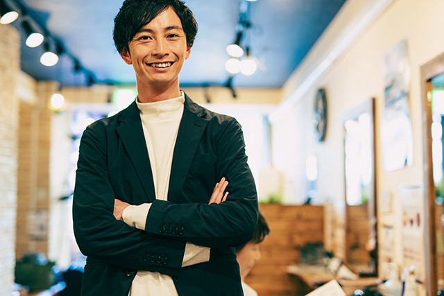 美容師のアシスタント期間は平均何年？業務内容やキャリアステップについて紹介