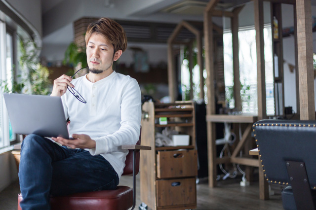 美容師がスキルアップするために学ぶべきスキルは？キャリアアップにオススメの資格も紹介