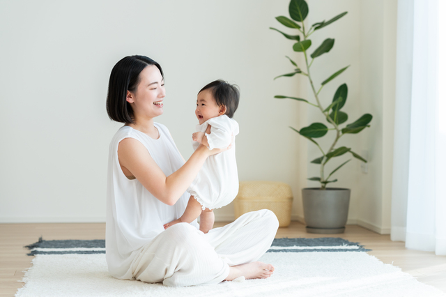 赤ちゃんの初めての散髪!何ヶ月からできるかやカットの仕方と必要な道具を解説